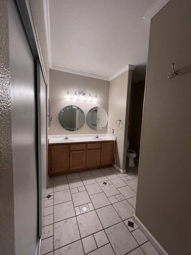 Building Photo - 457 Morales Ct