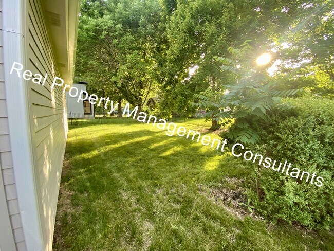 Building Photo - $1000 Move In Incentive on Lake Winnebago 3 Bedroom Home