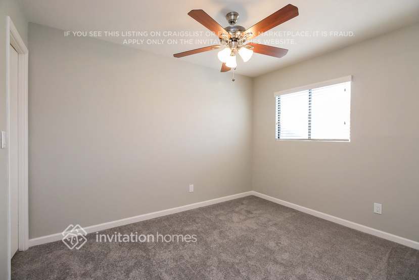 Building Photo - 1027 E Frost Dr