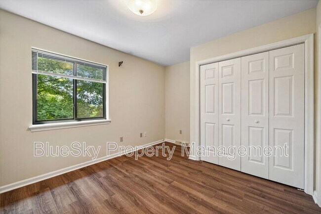 Building Photo - 1676 Royal Oak Ct