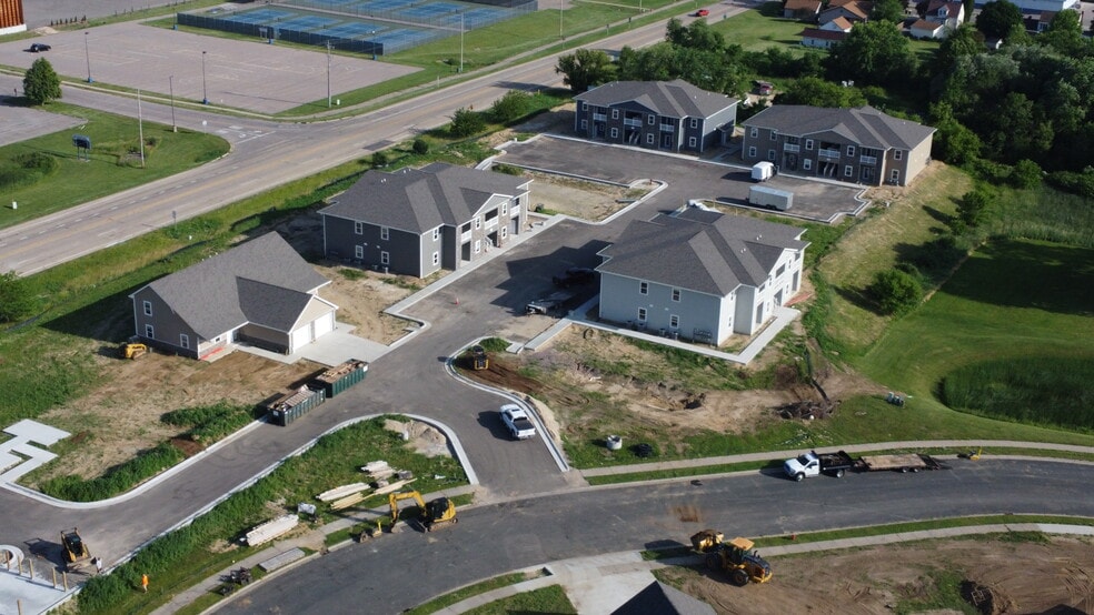 Building Photo - Villas at Fox Pointe