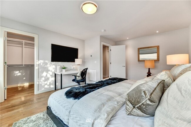 Building Photo - 2Bd/2Ba Seattle Townhouse