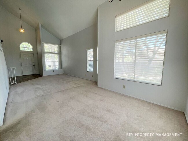 Building Photo - 420 Crater Ct