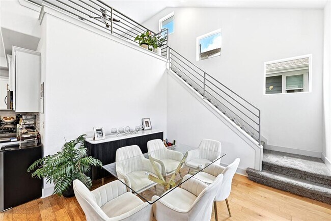 Building Photo - 2306 Capulet St