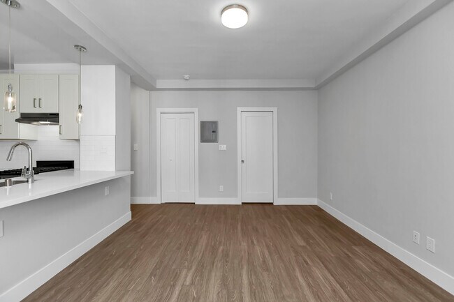 Building Photo - 828 Jones