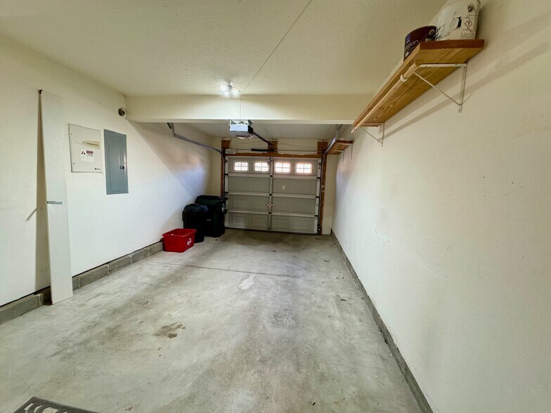 Garage - 6549 Twin Lakes Dr