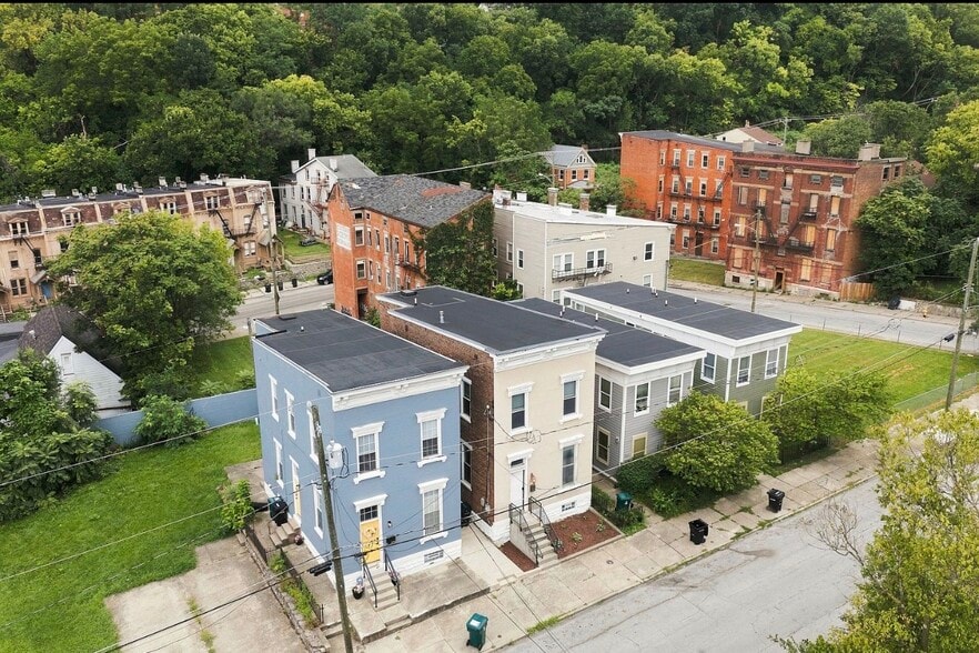 Building Photo - 2281 Loth St