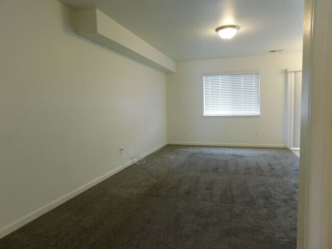 Building Photo - 654 Trinity Way