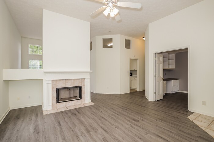 Building Photo - 985 Autumn Ridge Rd