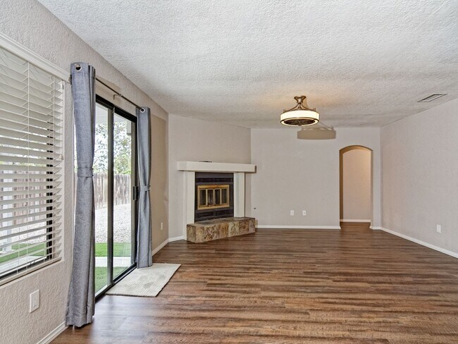 Building Photo - Remodeled Home On Quiet Cul-de-sac