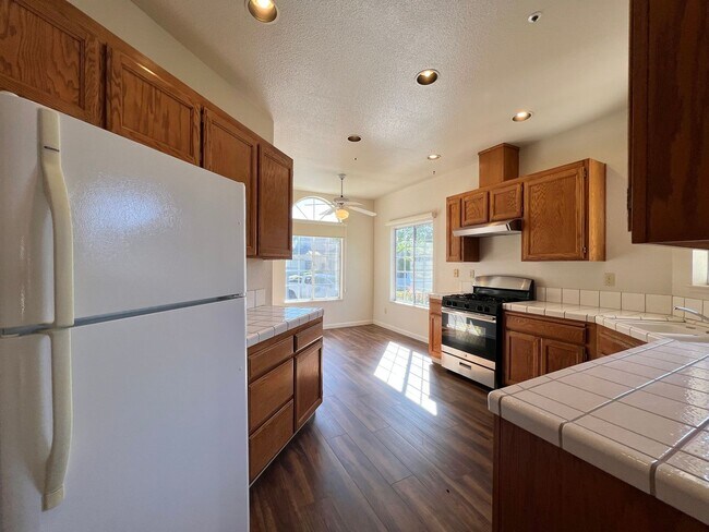 Building Photo - 3 Bedroom, 2 Bathroom Popular North Napa Rancho Las Flores Area