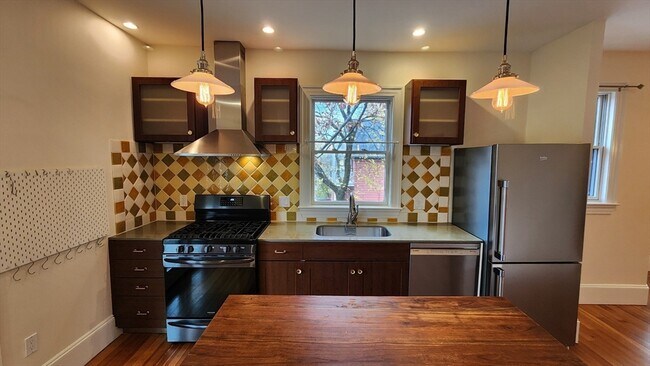 Building Photo - 465-467 Huron Ave