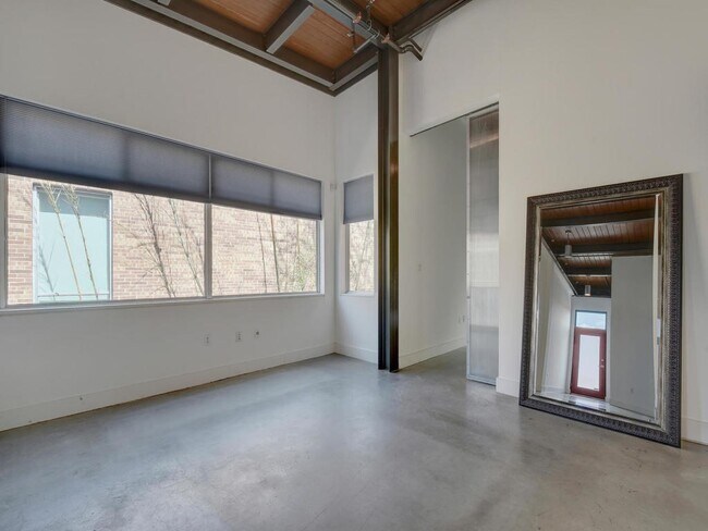 Building Photo - 2205 N Lamar Blvd