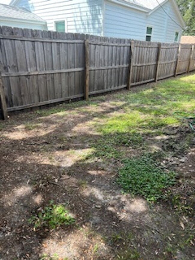 Building Photo - 2/1 available now!