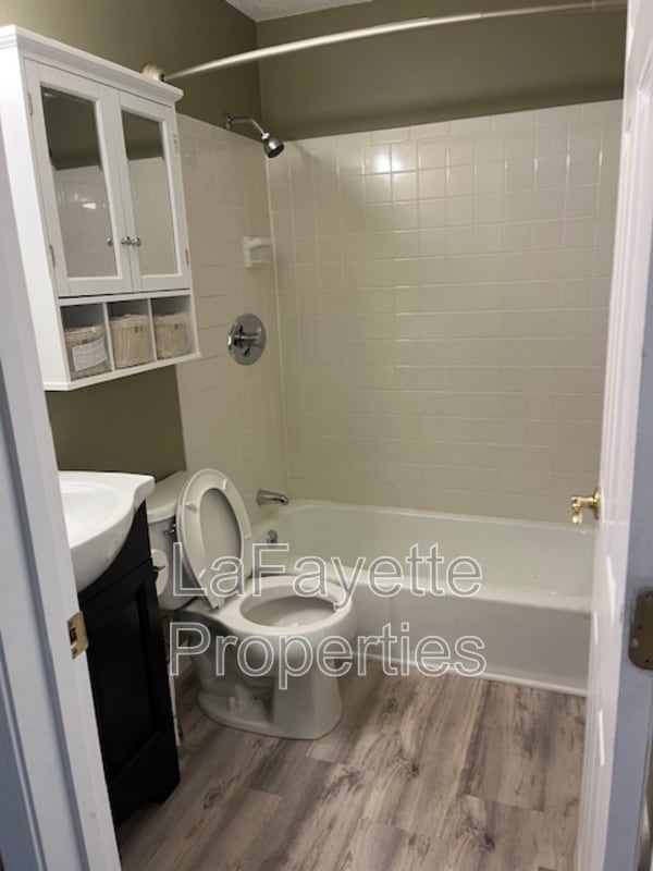 Building Photo - 10 Kenmar Dr