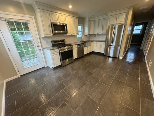 Building Photo - Sunny, Modern Mid-Century Cape 4 BR Spacio...