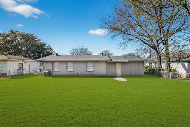 Building Photo - 310 Palm Oak Dr