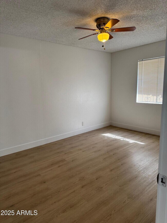 Building Photo - 8861 N 12th Pl