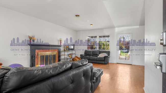 Building Photo - Dorothy