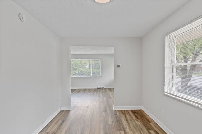 Building Photo - COLLEGE HILL- amazing 3 bedroom, 1.5 bathr...