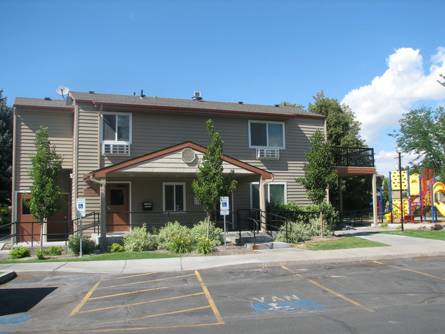 Primary Photo - Saturn Apartments