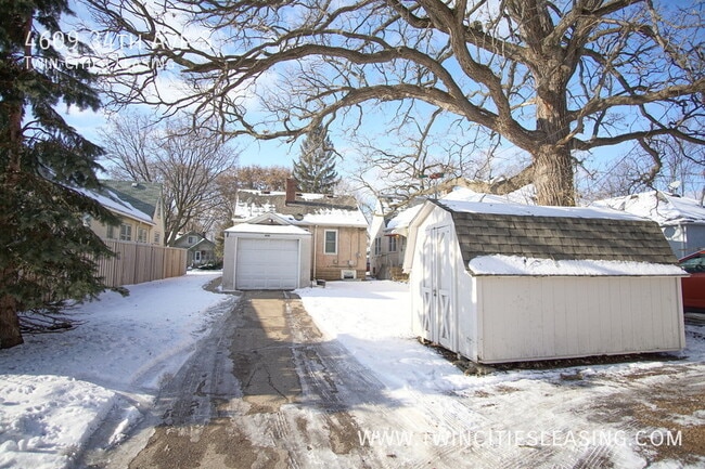Building Photo - 4609 S 34th Ave