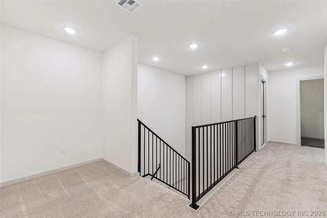 Building Photo - 5 Bed | 5 Bath House