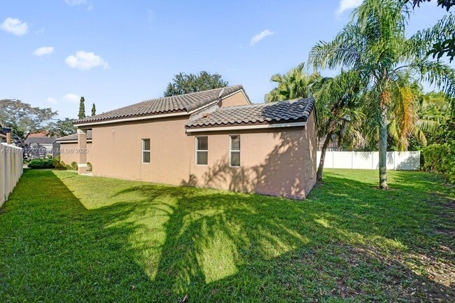 Building Photo - 658 Stanton Dr