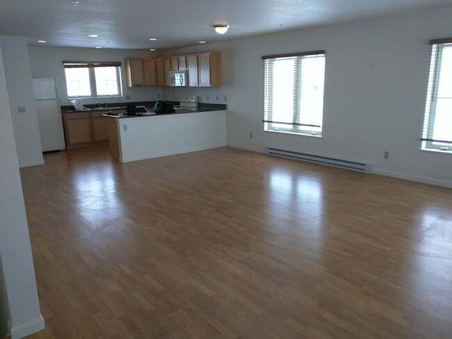 Building Photo - 813 Castello Ave