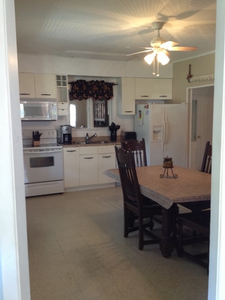 Building Photo - 1 Pomfret Rd