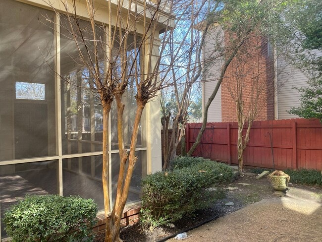 Building Photo - Great Location, close to Everything Harbor Town. Overlooks pond Beautiful view!  Pets allowed wit...