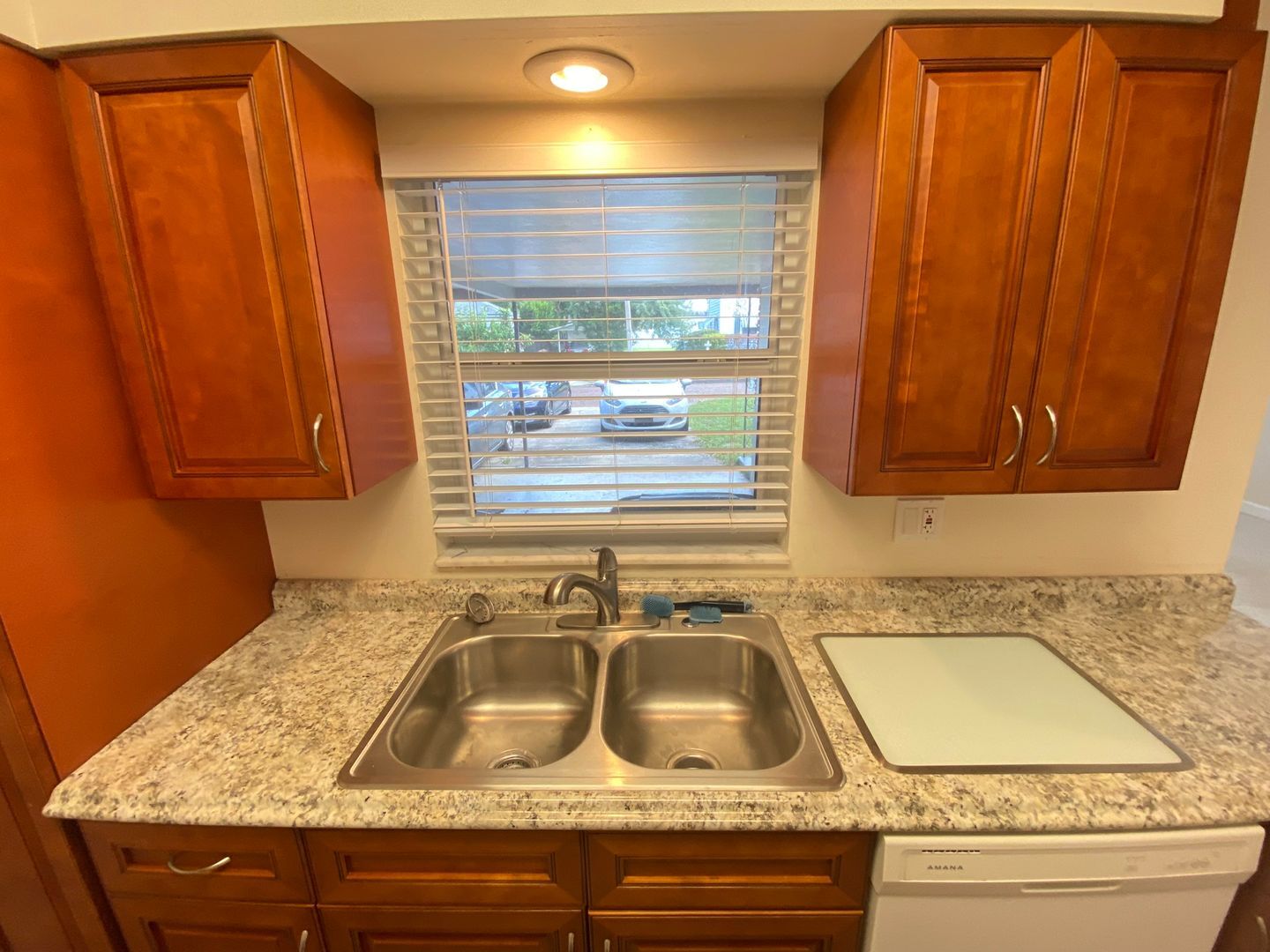 Building Photo - Enjoy Downtown living in this 2/1 Duplex!!