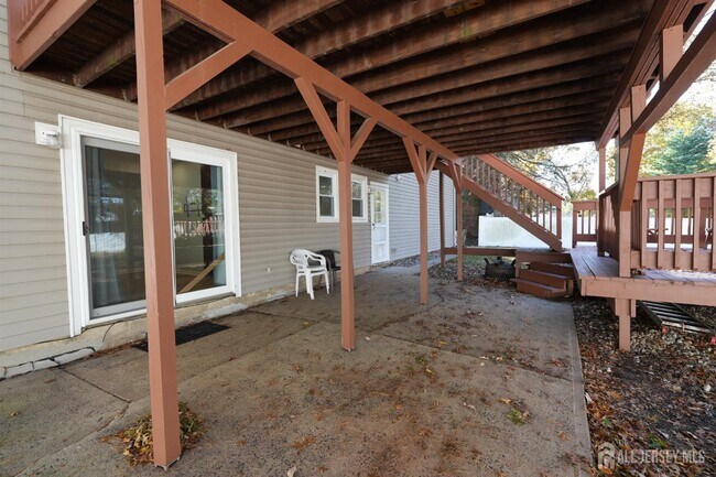 Building Photo - 1355 Axel Ave