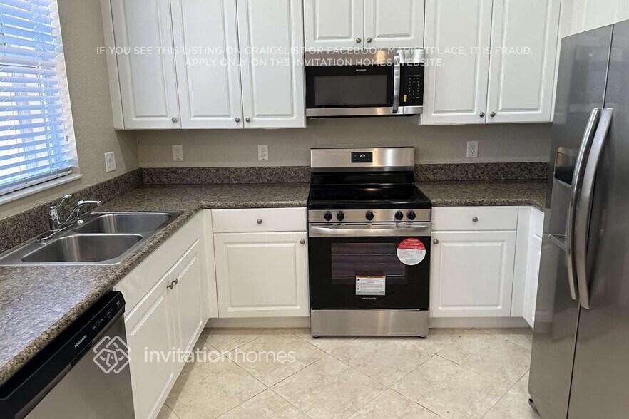 Building Photo - 7866 Jewelwood Dr