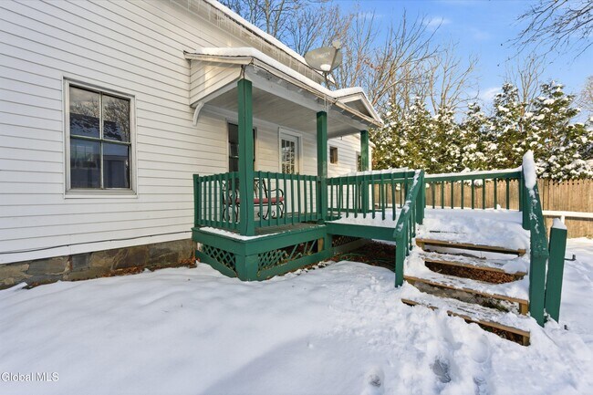 Building Photo - 106 Lawrence St