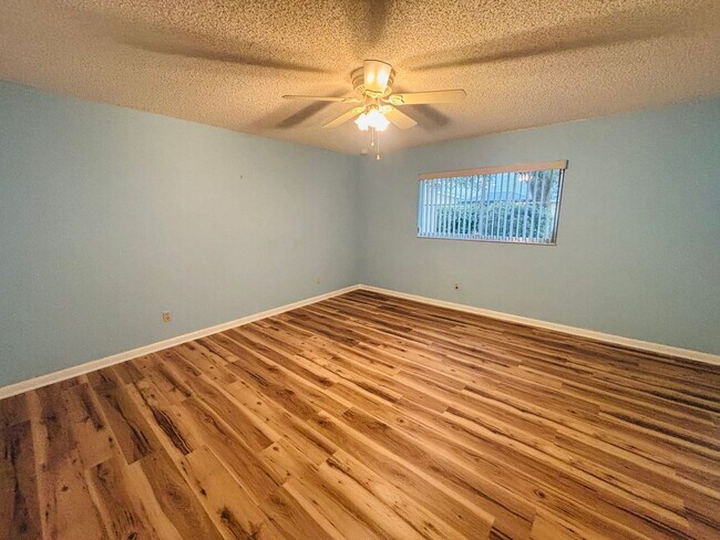 Building Photo - Newly updated 2/2 in 55+ community