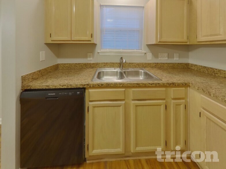 Building Photo - 8523 Lockerbie Ln