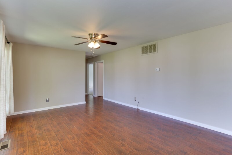 Building Photo - 1516 Denton Dr