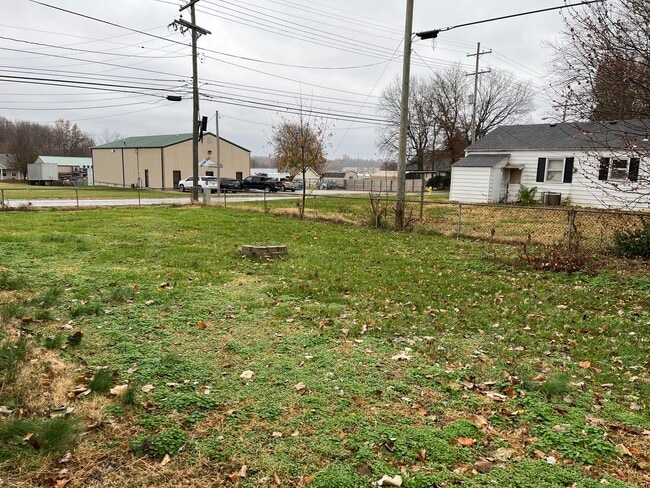 Building Photo - Centrally located 3 bedroom bungalow READY NOW!
