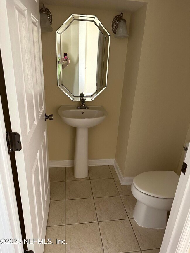 Building Photo - 3727 Creswick Cir