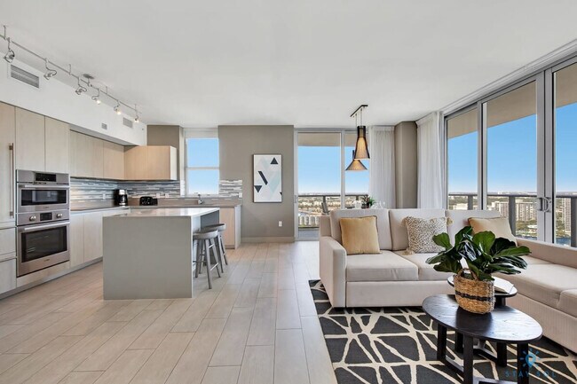 Building Photo - 4010 S Ocean Dr