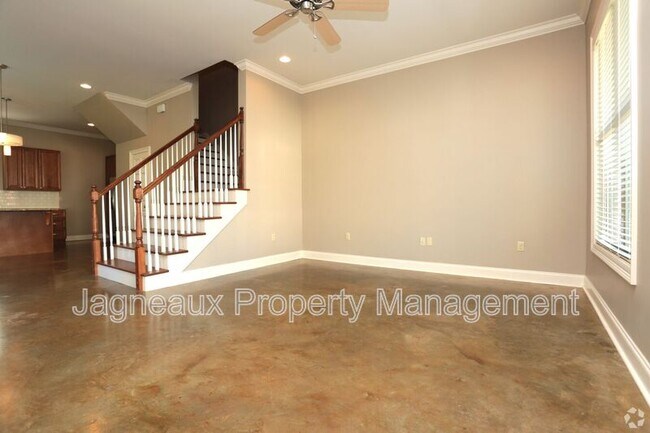 Building Photo - 107 Hargrave Dr