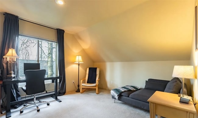 Building Photo - Welcome to this charming and inviting 3-bedroom, 1.5-bath home