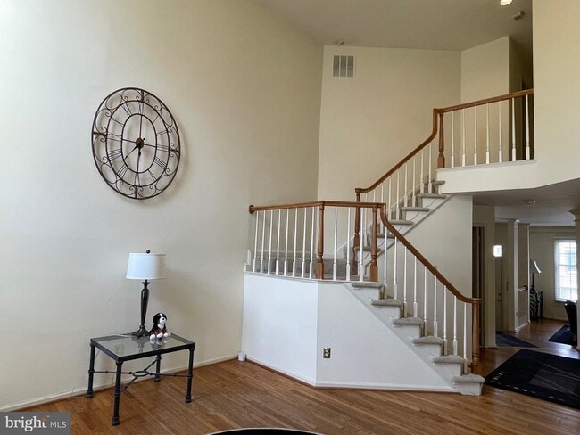 Building Photo - 10926 Bloomingdale Dr