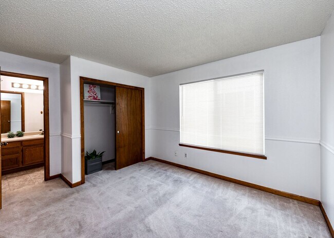 Building Photo - Westside Home in Mt Shadows in D20