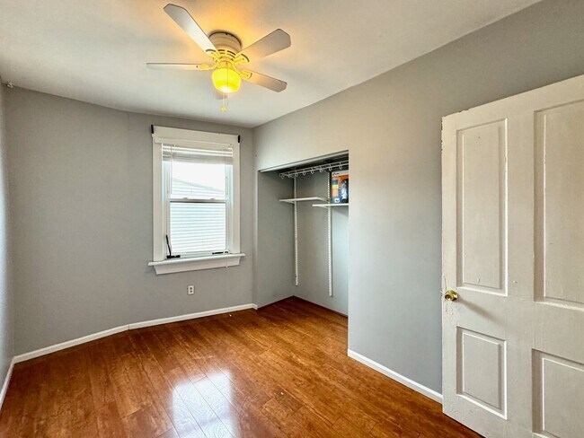 Building Photo - 4 Bed/2 bath UC Rental On Victor + Parking...