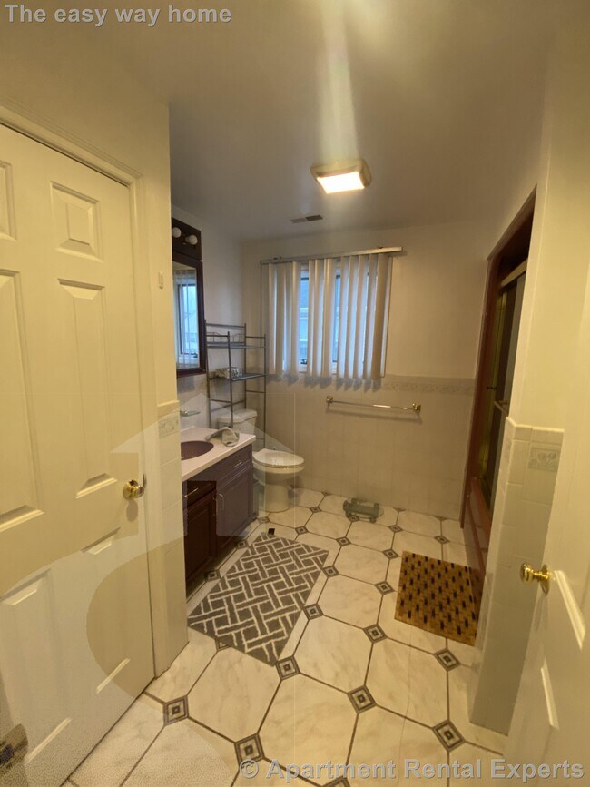 Building Photo - 309 Beacon St