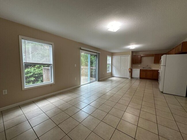 Building Photo - 10 Zell Ln