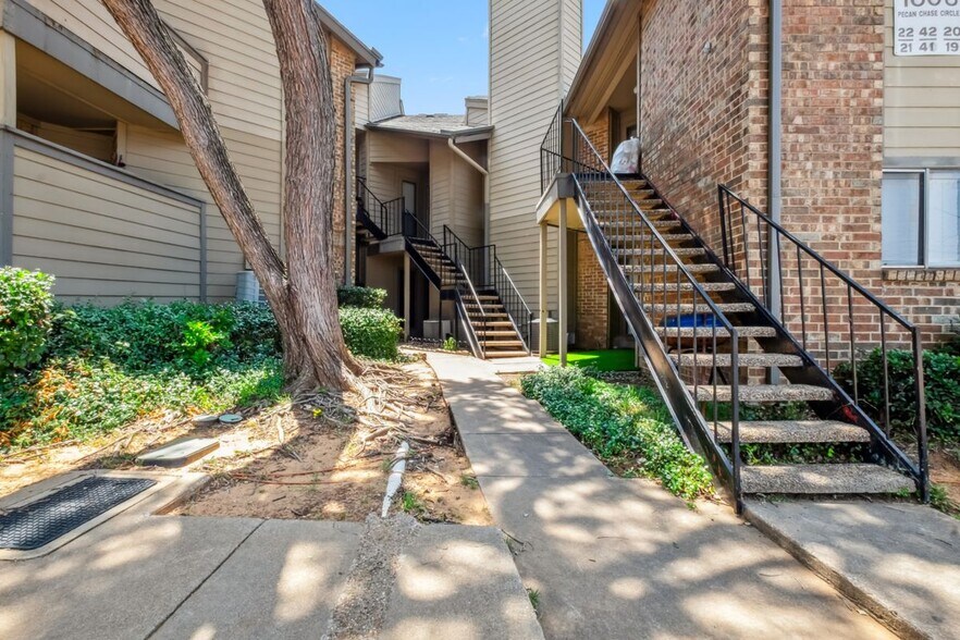 Building Photo - 1608 Pecan Chase Cir