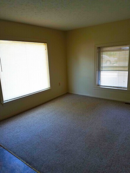 Building Photo - 500 S Depeyster St